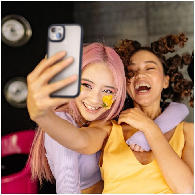 Spigen - Hülle Ultra Hybrid für iPhone 15, frost clear