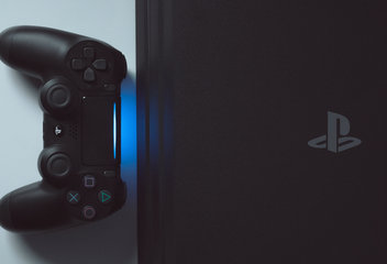 Wie soll man die Playstation 4 reinigen?