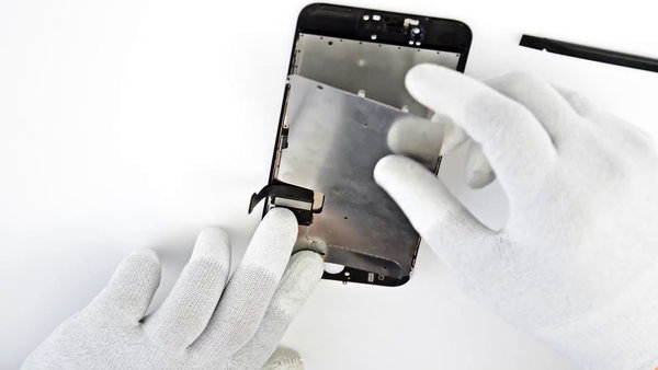 Abnehmen des LCD-Abdeckblechs