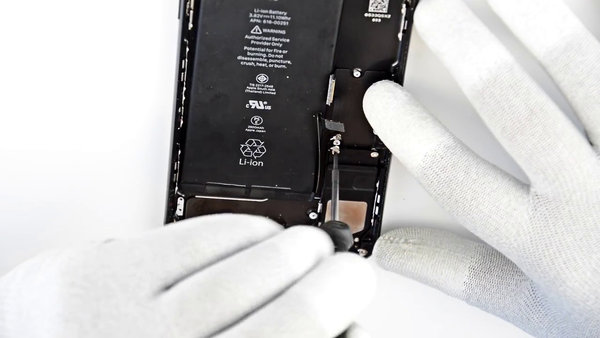 RF-Kabel, Lautsprecher und Ladeanschluss