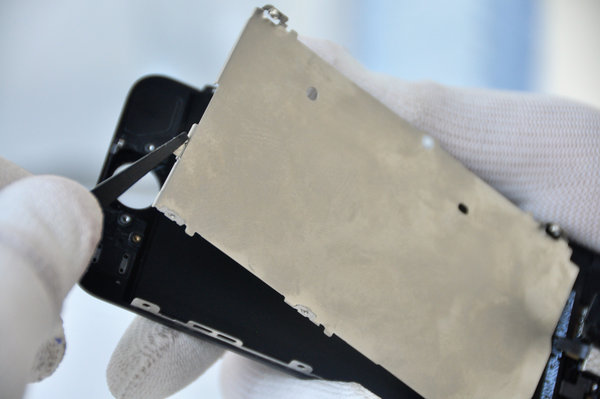 Entfernen Sie die LCD-Platte, das vordere Kameraflex und den Näherungssensor