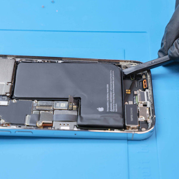 Entfernen Sie die Batterie