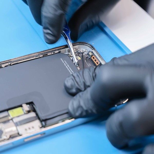 Abziehen der Stretch-Release-Klebestreifen