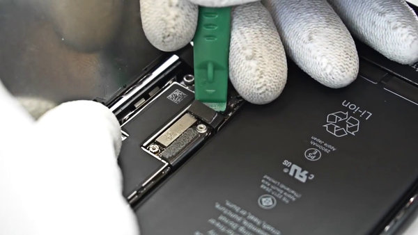 Trennen Sie die Flexkabel ab