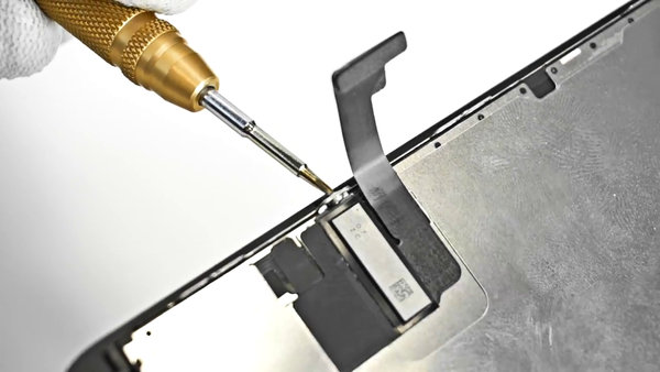 Demontage der Y 0,6-mm-Schrauben