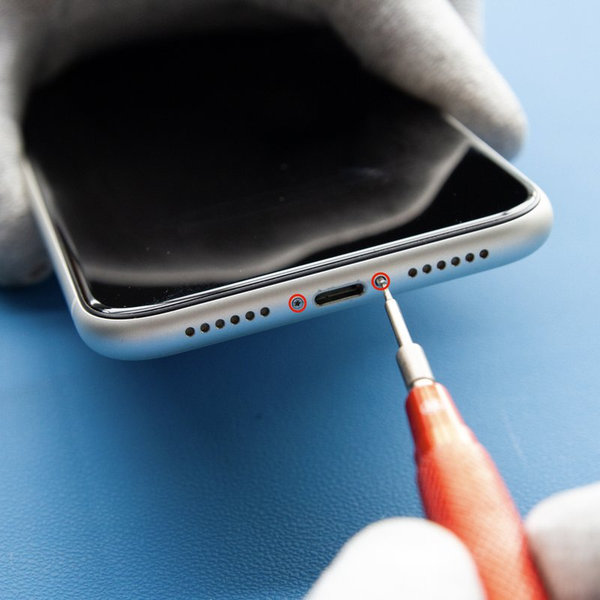 Removing the pentalobe screws